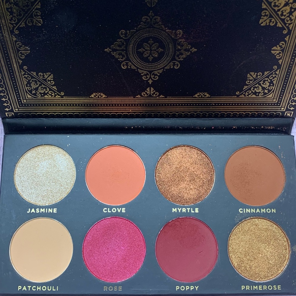 Ace Beautē Grandiose eyeshadow palette